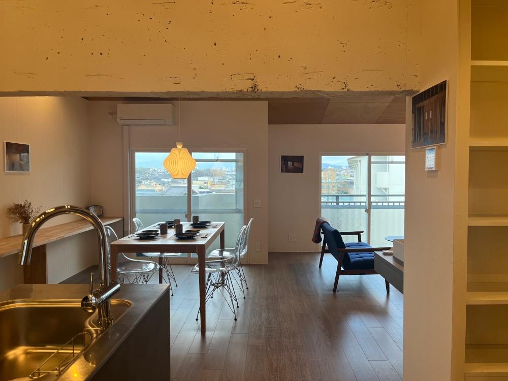 和泉市府中町四丁目１８番の売買物件/このラフな風合いの緩やかな仕切りがいい味を出しています