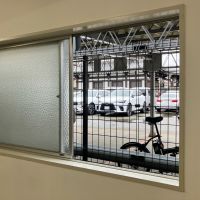 大阪市天王寺区城南寺町の賃貸物件/窓の外は駐車場とお寺。