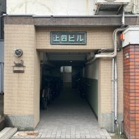 大阪市天王寺区城南寺町の賃貸物件/愛嬌のあるフォントが迎える。