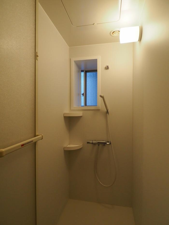 大阪市浪速区元町2丁目の賃貸物件/窓があるシャワーブース