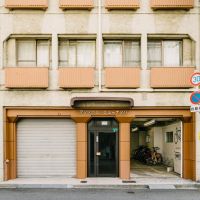 大阪市浪速区元町2丁目の賃貸物件/レトロなマンションの3F・4Fにあります。