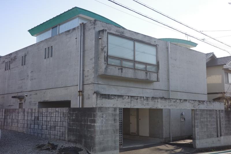 大阪府高槻市塚原6丁目の売買物件/屋根の緑青銅板が外観のアクセントに。