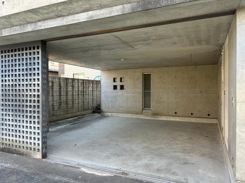 大阪府高槻市塚原6丁目の売買物件/車庫（最大高さは約2,200mm）