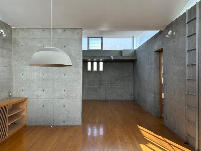 大阪府高槻市塚原6丁目の売買物件/デザイン性と機能性を持つペンダントランプ（Arne Jacobsen）