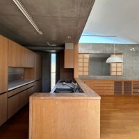 大阪府高槻市塚原6丁目の売買物件/端から端まで美しいキッチン。