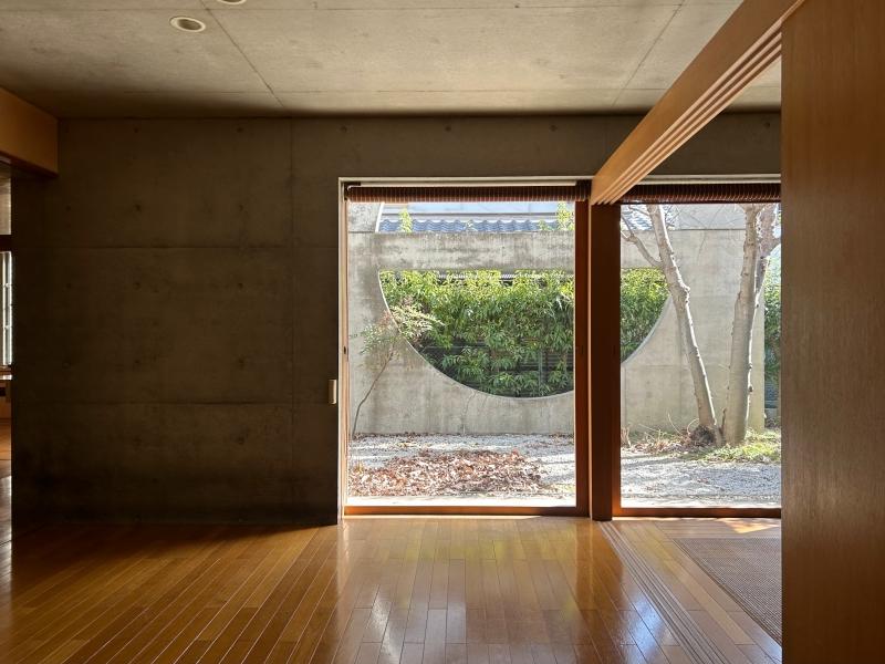 大阪府高槻市塚原6丁目の売買物件/大型犬でもご機嫌に過ごせる中庭。