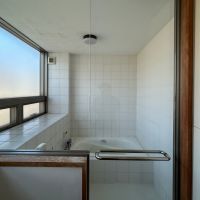 大阪府高槻市塚原6丁目の売買物件/白で統一された天空の浴室