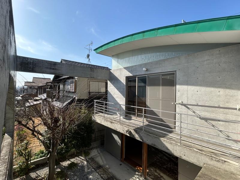 大阪府高槻市塚原6丁目の売買物件/外観からは想像できない中庭