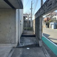 大阪府高槻市塚原6丁目の売買物件/緩やかに灯る照明が出迎えてくれます。