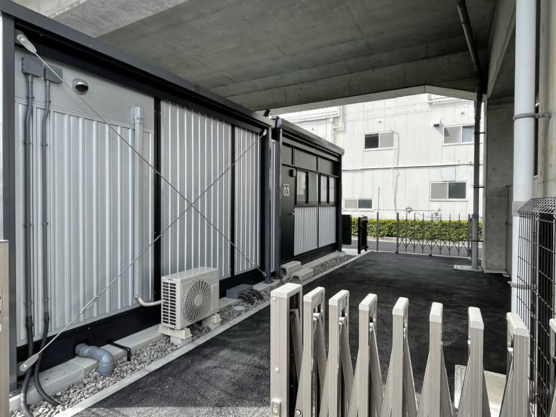 東大阪市俊徳町２丁目の賃貸物件/全天候型、車2台分の駐車兼作業スペース