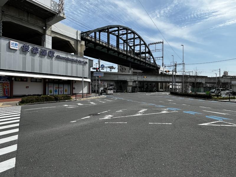 東大阪市俊徳町２丁目の賃貸物件/JRおおさか東線と近鉄大阪線が交わる俊徳道駅付近の高架下にあります。