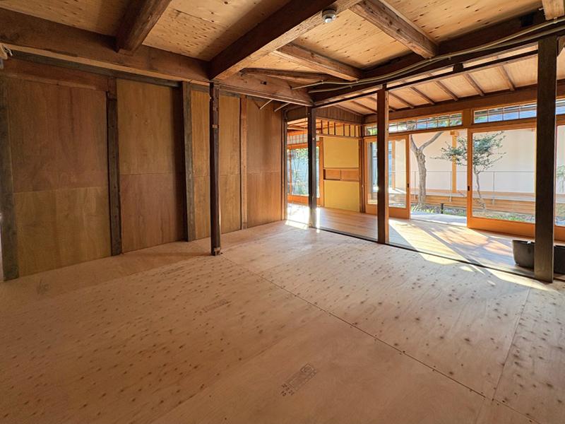 大阪府守口市本町の賃貸物件/約100㎡の飲食区画と約35㎡の厨房区画