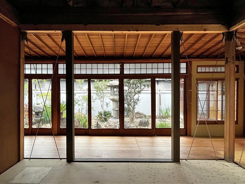 大阪府守口市本町の賃貸物件/視線の先に広がるのは庭師により計画された庭園