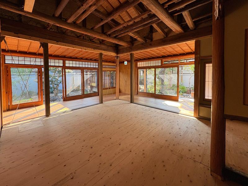 大阪府守口市本町の賃貸物件/天井を取っ払った開放的な空間