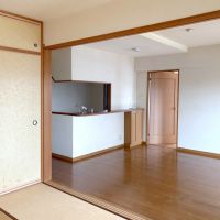 大阪市住吉区大領の売買物件/LDKの横には洋室があります。