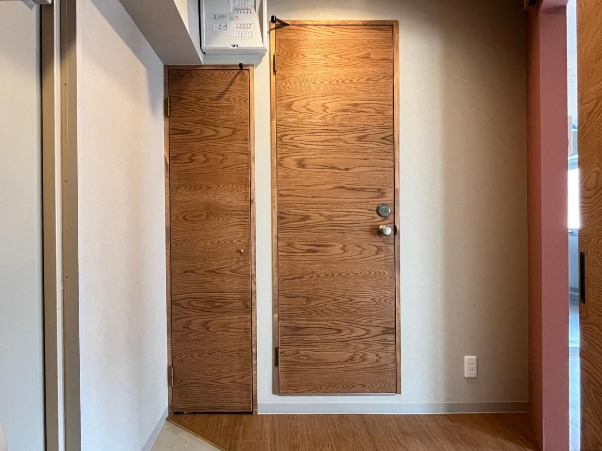 大阪市北区中崎西３丁目の賃貸物件/トイレは玄関前に。