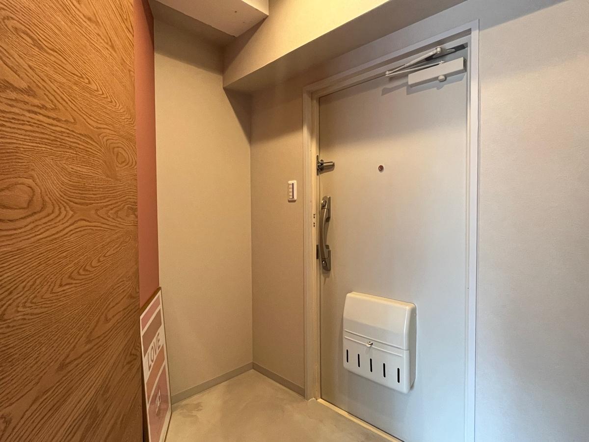 大阪市北区中崎西３丁目の賃貸物件/玄関も斜め。