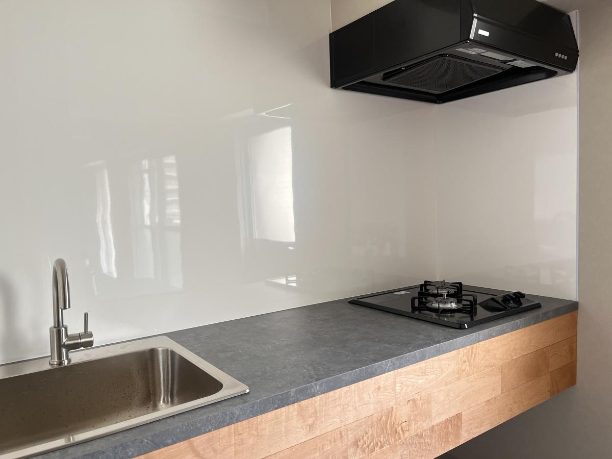 大阪市北区中崎西３丁目の賃貸物件/キッチンは二口コンロ。