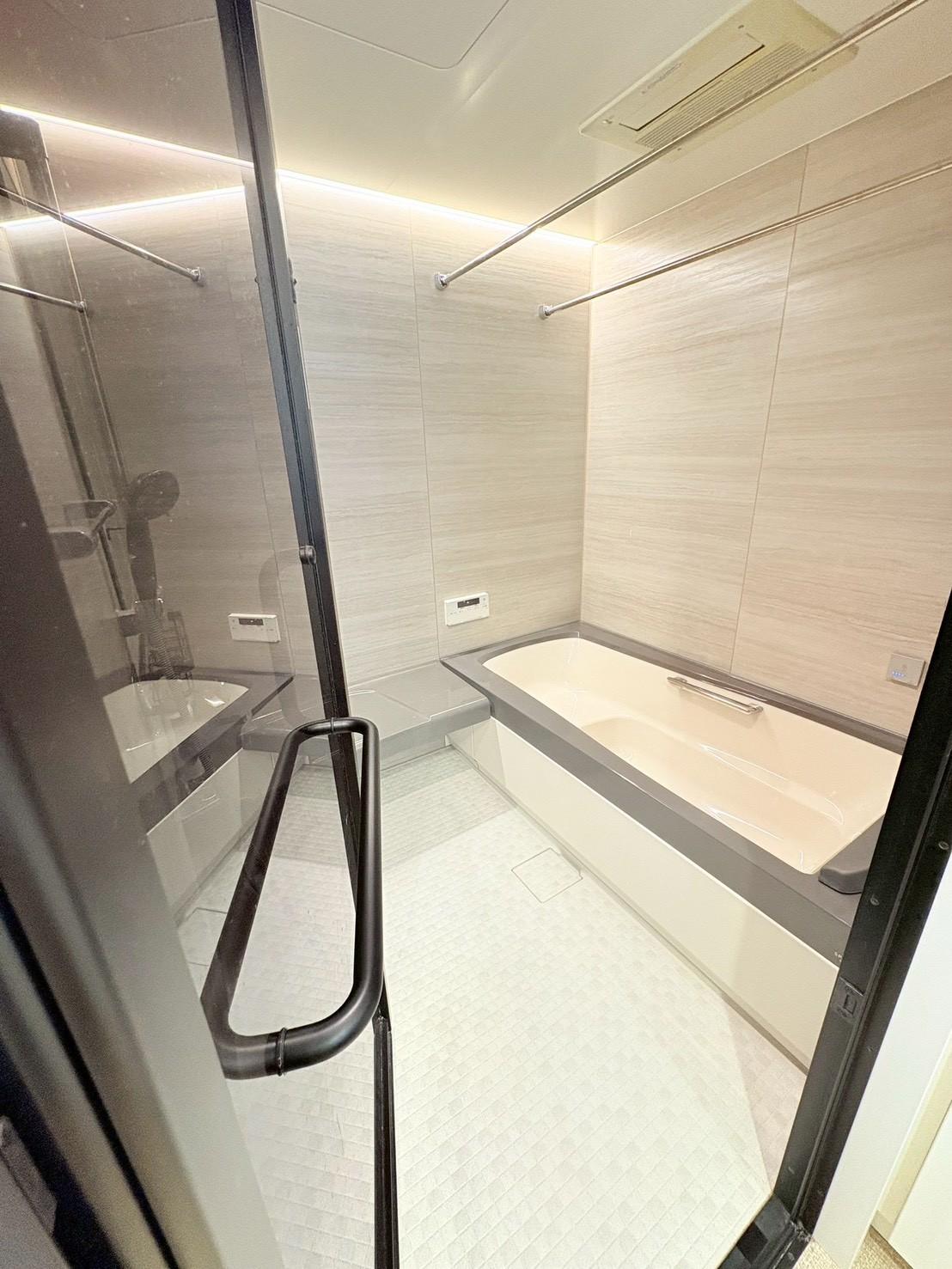 大阪市東住吉区南田辺5丁目の売買物件/浴室は1618サイズ。浴室乾燥機もついています。