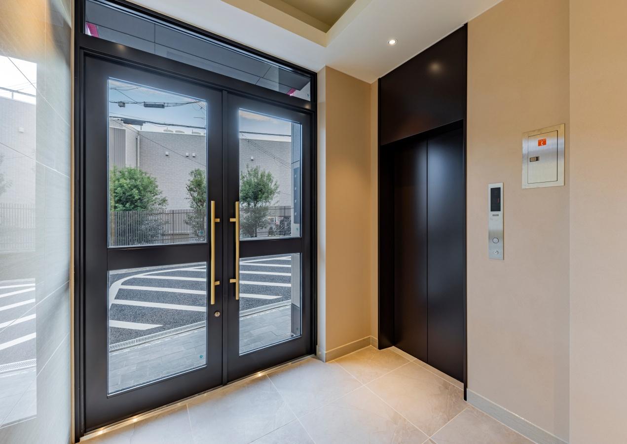 大阪府摂津市千里丘１丁目の賃貸物件/イタリアの塗料を使ったエレベーターホール。