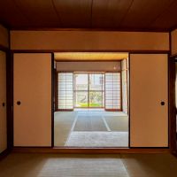 大阪府東大阪市永和三丁目の賃貸物件/和室から縁側・庭に抜ける間取り。