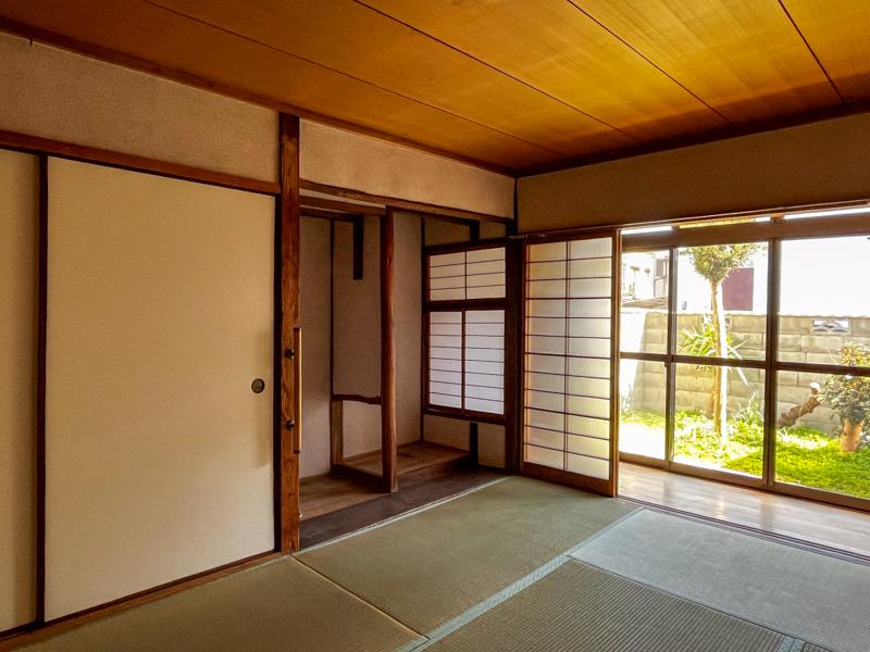 大阪府東大阪市永和三丁目の賃貸物件/築年不詳、古いところも新しいところもある室内。