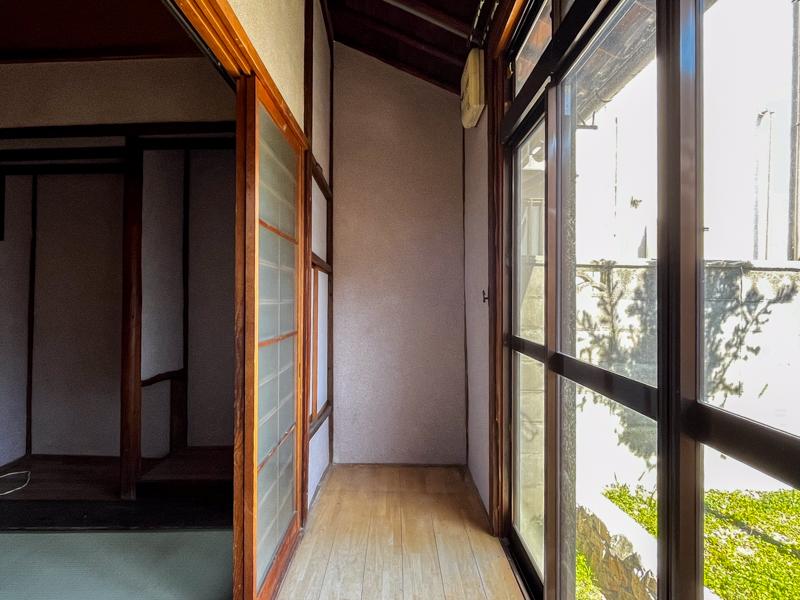 大阪府東大阪市永和三丁目の賃貸物件/洗濯物もよく乾きそうな縁側。