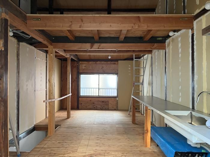 大阪市北区中崎2丁目の賃貸物件/階段を上がった先に広がる、2階スペース。