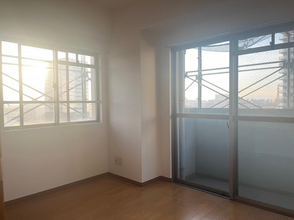 大阪府大阪市北区大淀中3丁目の売買物件/洋室②。バルコニーで繋がっています。