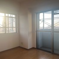 大阪府大阪市北区大淀中3丁目の売買物件/洋室②。バルコニーで繋がっています。