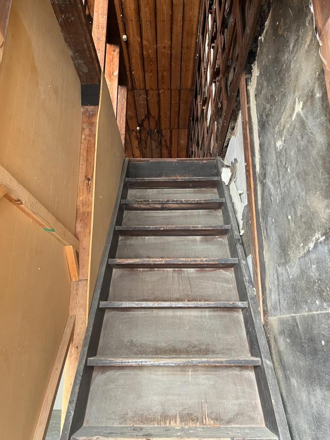 大阪府大阪市北区中津３丁目の賃貸物件/外階段から2階へ。