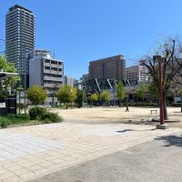 大阪府大阪市北区中津３丁目の賃貸物件/徒歩2分、商店街を抜けたら「中津中央公園」に繋がります。