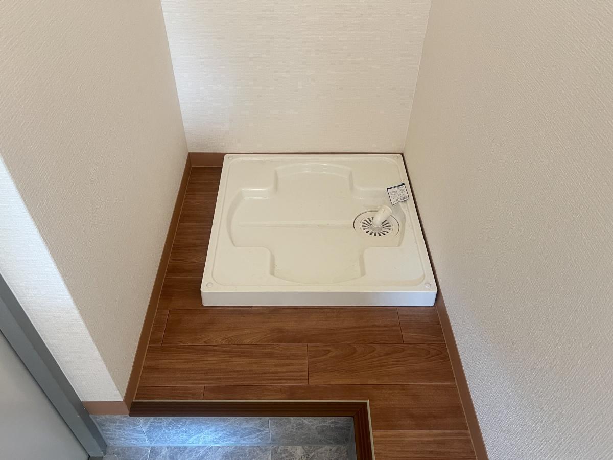 大阪市北区菅栄町の賃貸物件/［201］洗濯機は玄関横に。