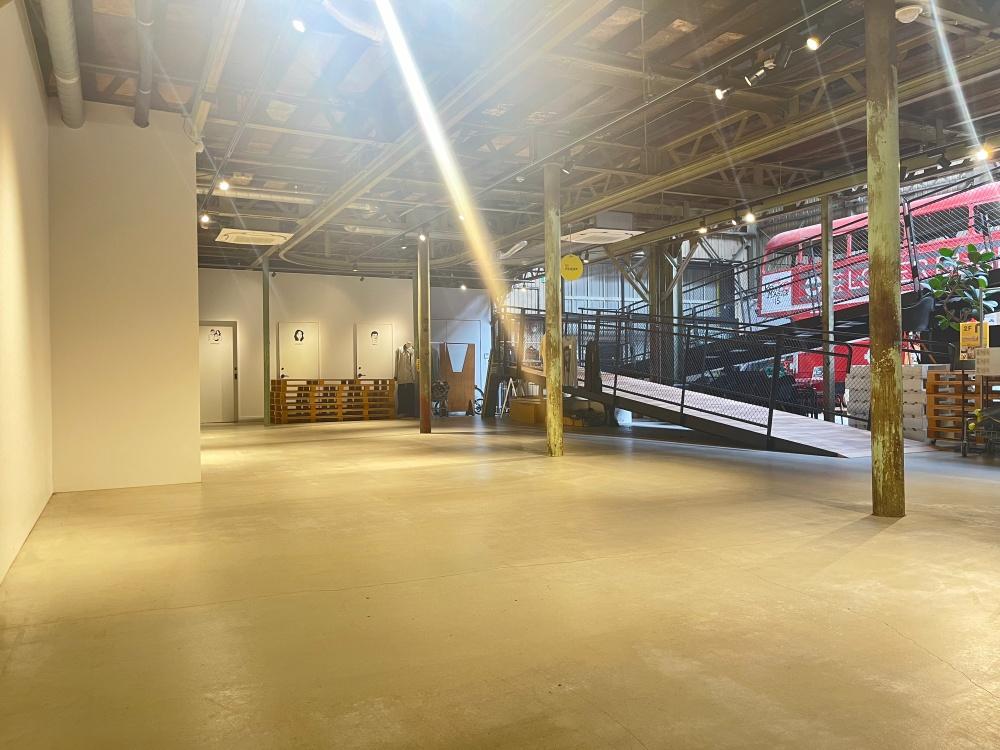 大阪市住之江区北加賀屋の賃貸物件/ロンドンバスの赤がちらり