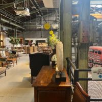 大阪市住之江区北加賀屋の賃貸物件/2階はユーズドの家具屋さんなどが使用中。