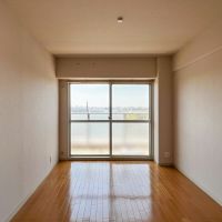 大阪府豊中市寺内１丁目の賃貸物件/西側には6畳2間、こちらは洋室。