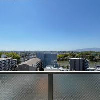 大阪府豊中市寺内１丁目の賃貸物件/西側のバルコニーもかなり抜けてます。南東には梅田スカイビルも見えます。