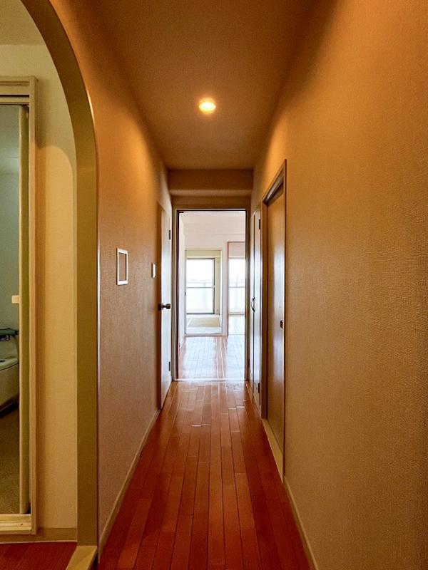 大阪府豊中市寺内１丁目の賃貸物件/玄関入ったらすぐに、眺望の良さを思い知らされる。