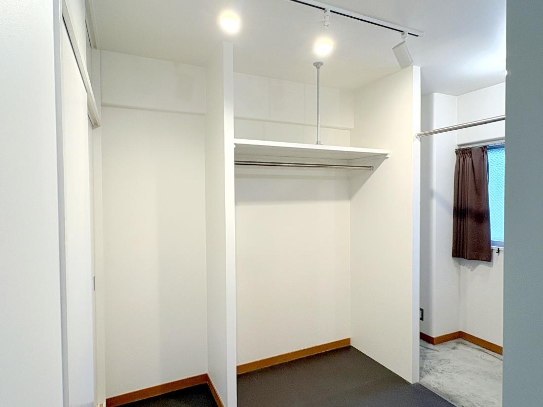 大阪府豊中市寺内の売買物件/ストレージから土間に抜けられます。