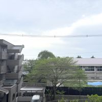 大阪府豊中市寺内の売買物件/２階ですが、目の前が学校なので眺望は比較的抜けています。