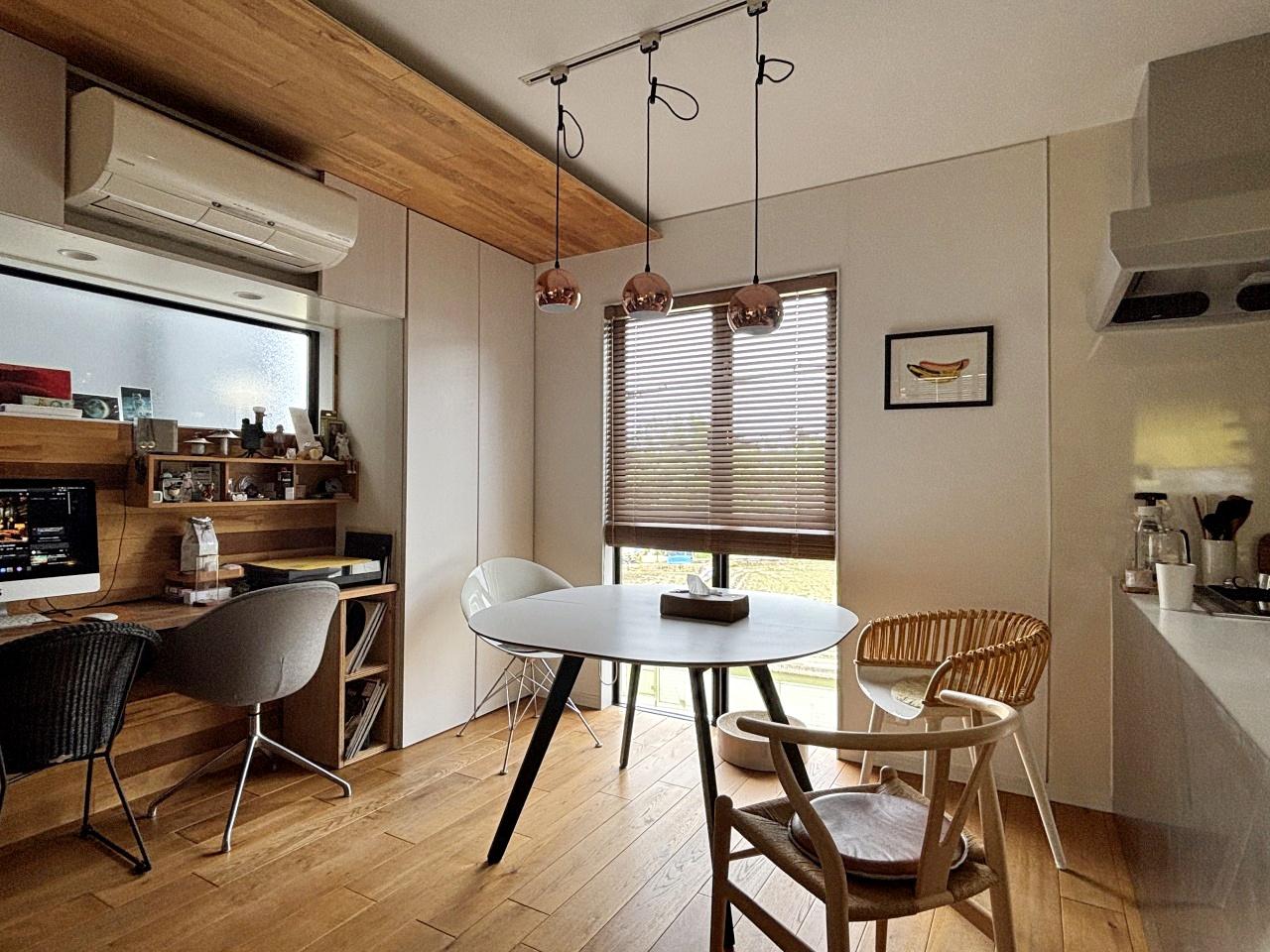 豊中市東泉丘1丁目の売買物件/ダイニングスペースもしっかりと木を感じる事が出来ます。