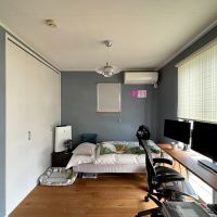 豊中市東泉丘1丁目の売買物件/もう一つある洋室は落ち着いたトーンのクロス。