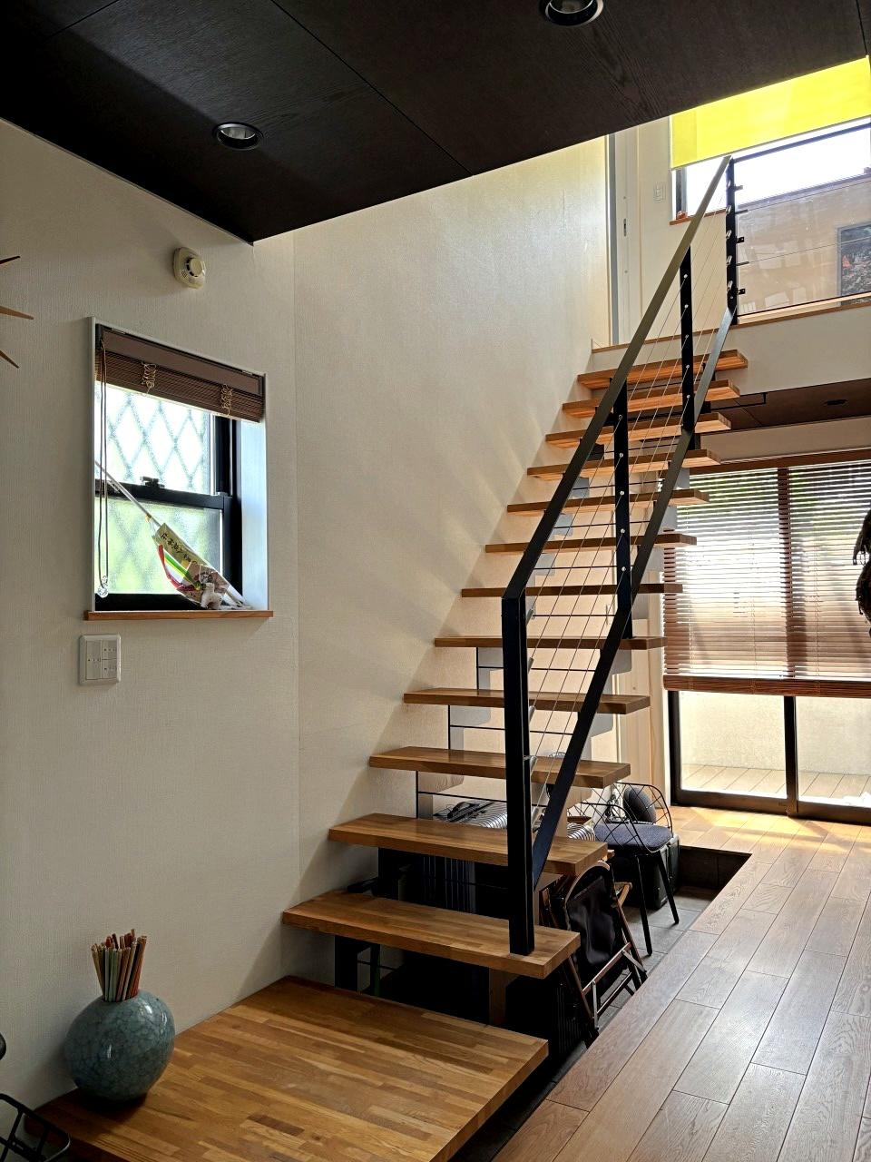 豊中市東泉丘1丁目の売買物件/階段室も開放感があります。