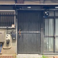大阪市西淀川区姫里1の賃貸物件/体に余る大きな扉。