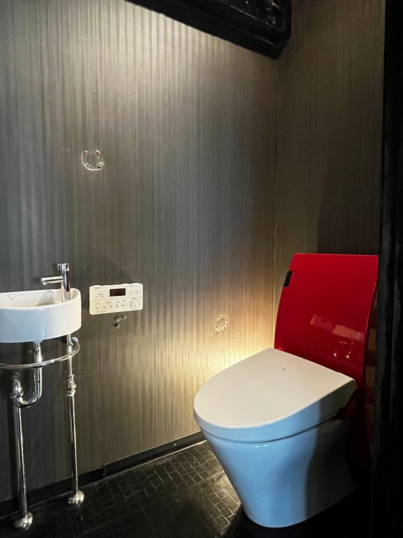 大阪府豊中市上新田４丁目の売買物件/間接照明で照らされるトイレ