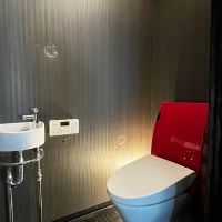 大阪府豊中市上新田４丁目の売買物件/間接照明で照らされるトイレ