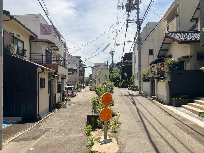 大阪市阿倍野区播磨町2丁目の賃貸物件/ほっそりとしたY字路の先端。