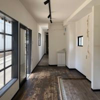 大阪市阿倍野区播磨町2丁目の賃貸物件/ダークな色味の床材もいい感じ。
