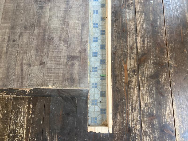 大阪市阿倍野区播磨町2丁目の賃貸物件/ほんの少し床に残ったタイルが愛らしい。