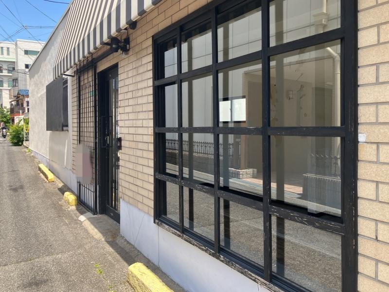 大阪市阿倍野区播磨町2丁目の賃貸物件/大きなウィンドウが目を惹きます。